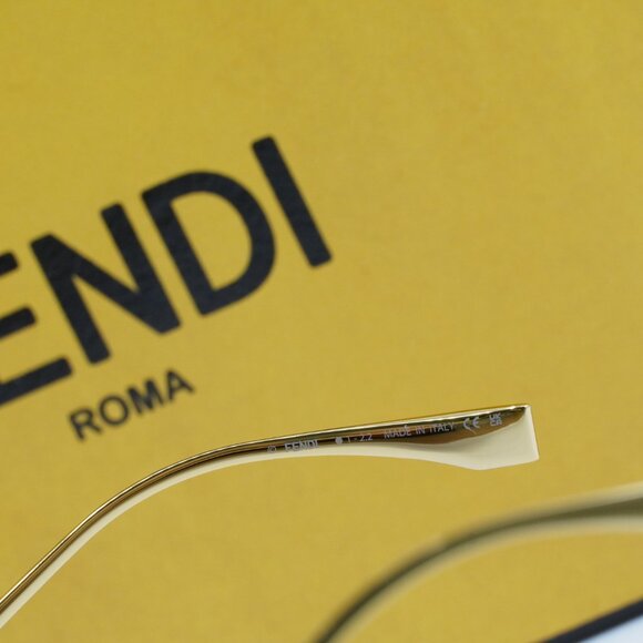 Final Price! Fendi FE40068U 30S Gold/Lilac Sunglasses - Picture 10 of 12